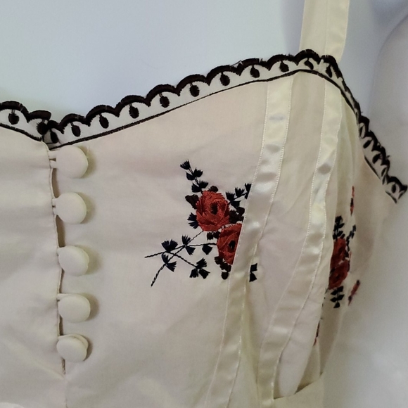 Top - Picture 4 of 16